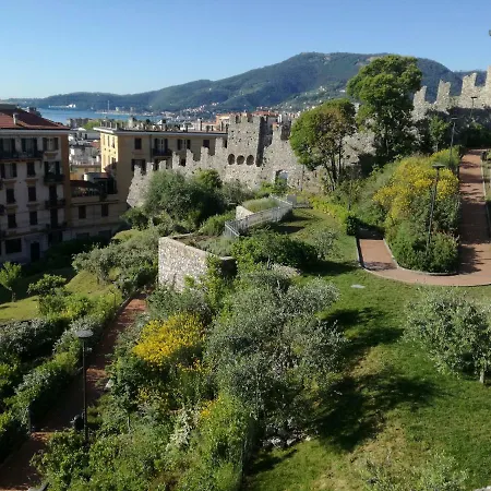 아파트 La Pietra Del Golfo *